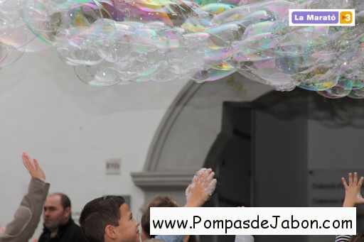 Burbujas de jabón solidarias con proyectos solidarios